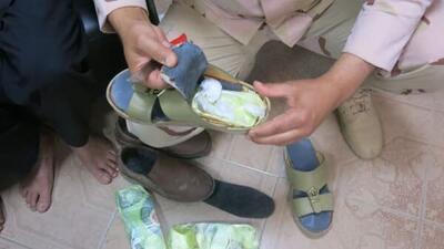 کشف تریاک جاسازی‌شده در «کفش» از دو تبعه افغان