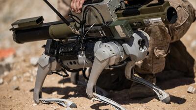 تست سگ رباتیک مجهز به مسلسل تفنگداران دریایی آمریکا