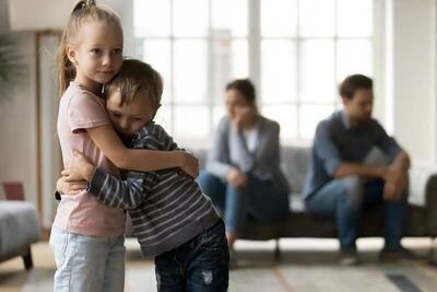 9 نشانه مهم از ترومای دوران کودکی که ممکن است در بزرگسالی ظهور و بروز کند