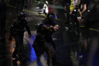 تظاهرات در تل‌آویو به خشونت کشیده شد/ بی بی در لبه تیغ انتقاد+ فیلم