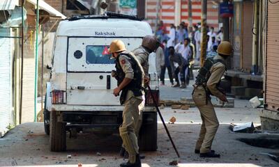 ادامه اعتراضات در کشمیر پاکستان/ درگیری مردم  با نیروهای پلیس
