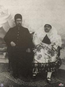 عکس/ شاه ضدمشروطه در کنار مادرش