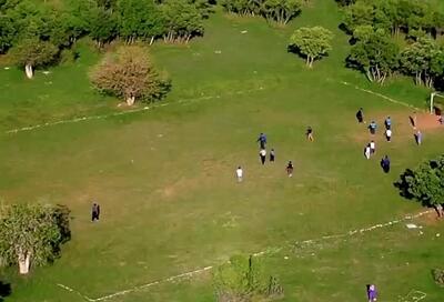 (ویدئو) یک زمین فوتبال عجیب در ارتفاعات پاوه