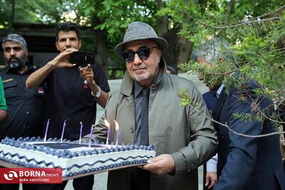 (تصاویر) کیک رضا عطاران برای تولد کیانوش عیاری