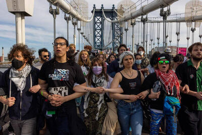 روایت نیویورک پست از اشغال پل منهتن توسط مخالفان اسرائیل