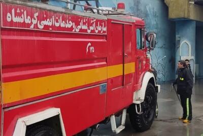 رهاسازی و نجات مصدوم حادثه برخورد پراید با اتوبوس در کرمانشاه
