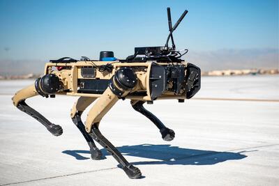 سگ‌های رباتیک چهارپا و مسلح وارد ارتش آمریکا شده‌اند - زومیت