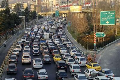 حرکت خطرناک راننده تهرانی، کاربران را شاکی کرد