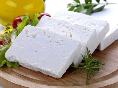 مصرف زیاد پنیر با بدن چه می‌کند؟