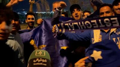 اختصاصی/ شور و هیجان شدید هواداران استقلال بعد از پایان بازی با فولاد