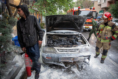 آتش سوزی خودرو در خیابان ابوریحان | تصاویر