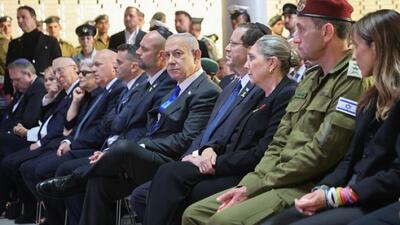 شعار اسرائیلی‌ها علیه نتانیاهو و وزرای وی در یادبود کشته‌شدگان جنگ غزه: «ننگ‌تان باد، جنایتکاران» | خبرگزاری بین المللی شفقنا