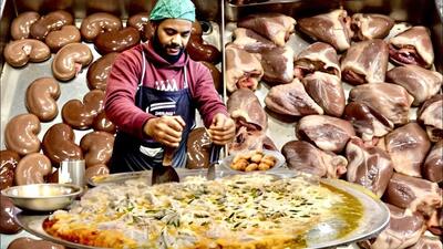 غذای خیابانی در پاکستان؛ پخت یک غذای محبوب با مغز و زبان بز (فیلم)
