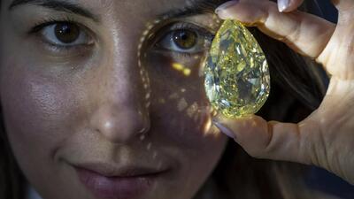 الماس زرد صد قیراطی ۶ میلیون دلاری در سوئیس به حراج گذاشته می‌شود