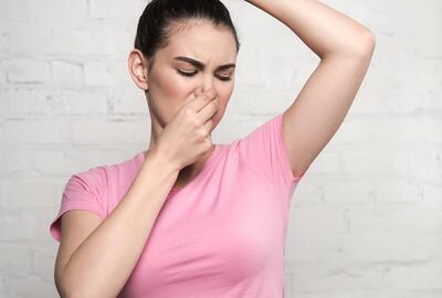 کمبود کدام ویتامین باعث بوی بد عرق میشود؟