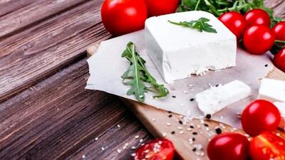 خوردن پنیر زیادی چه زیانهایی برای بدن دارد؟