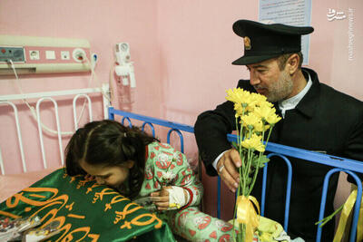 عکس/ حضور خادمان رضوی در بیمارستان کودکان