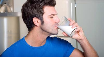 مصرف شیر خطر ابتلا به این سرطان را در مردان زیاد می‌کند