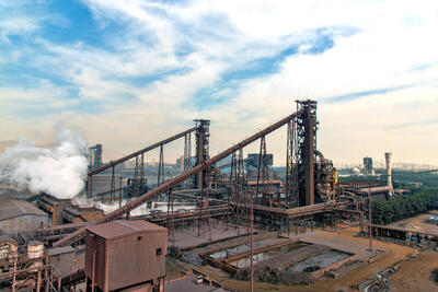 ثبت ششمین رکورد فولاد هرمزگان در تولید روزانه آهن اسفنجی - عصر اقتصاد