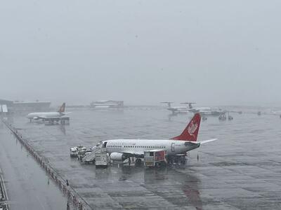 بارش‌ها، حضور مسافران در فرودگاه مشهد را با تاخیر مواجه کرد