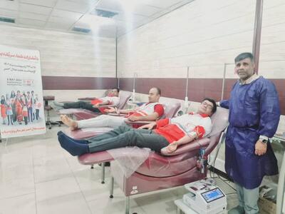 اهدای خون توسط کارکنان و دواطلبان جمعیت هلال‌احمر میناب