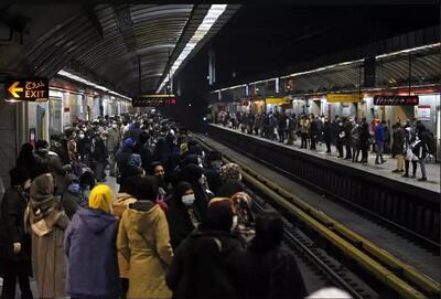 قطع برق مترو در ایستگاه میرزای شیرازی