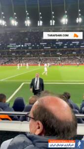 درگیری لفظی آنژ پوستکوعلو با یک هوادار تاتنهام که از آن‌ها می‌خواست بازی را جدی نگیرند! / فیلم - پارس فوتبال | خبرگزاری فوتبال ایران | ParsFootball