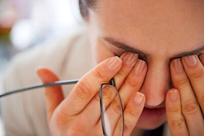 برای درمان چشم درد شدید چه کنیم؟ | با ایجاد این مشکل حتما به پزشک مراجعه کنید