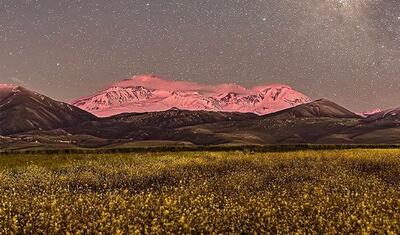 زیبایی و شکوه خداوند را ببینید | نمایی از کهکشان راه شیری بر فراز کوه سبلان در 21 اردیبهشت 1403