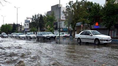 بارش شدید باران در اسفراین باعث آبگرفتگی خیابان‌ها شد