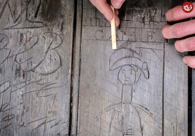 کشف عجیب‌ترین پرتره ناپلئون روی یک در چوبی