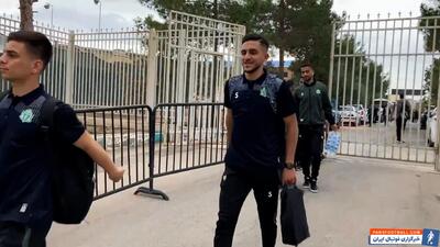 ورود تیم آلومینیوم به ورزشگاه - پارس فوتبال | خبرگزاری فوتبال ایران | ParsFootball