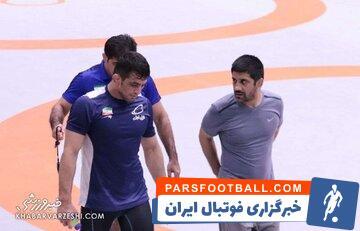 عکس | ادای احترام حسن یزدانی به رییس جمهور - پارس فوتبال | خبرگزاری فوتبال ایران | ParsFootball
