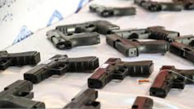 بازداشت 17 مرد مسلح با 63 اسلحه جنگی و شکاری در هرمزگان