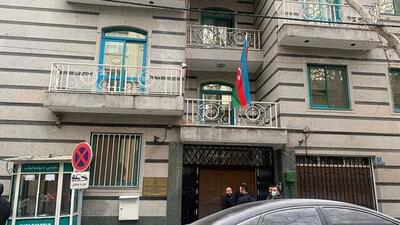 باکو: محل جدید سفارت جمهوری آذربایجان در ایران به یک مکان جدید که امن‌تر منتقل شده / قرار است فعالیت سفارت در محل جدید از سر گرفته شود - عصر خبر