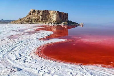 دریاچه ارومیه سرخ شد | ویدئو