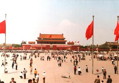 (عکس) فردای سرکوب اعتراضات در میدان تیان‌آن‌من، پکن، سال ۱۹۸۹