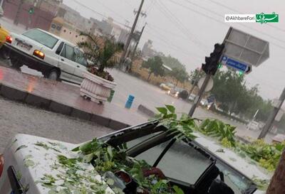 شکستن شیشه خودروها بر اثر بارش تگرگ در مشهد +عکس
