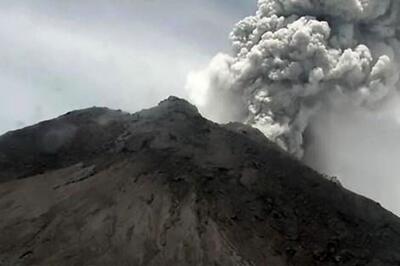 جزئیات فوران یک آتشفشان در اندونزی؛ دستور تخلیه صادر شد