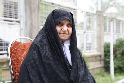 (ویدئو) تصاویری از مادرِ ابراهیم رئیسی بعد از شهادت ایشان