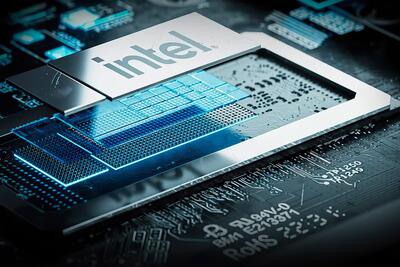 رجزخوانی اینتل: پردازنده‌های جدید ما ۱٫۴ برابر سریع‌تر از اسنپدراگون ایکس الیت هستند - زومیت