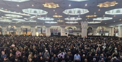 مداحی پویانفر در مراسم وداع مردم تهران در مصلی (فیلم)