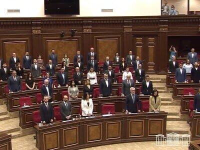 یک دقیقه سکوت در پارلمان ارمنستان به یاد آیت‌الله رئیسی و هیات همراهش