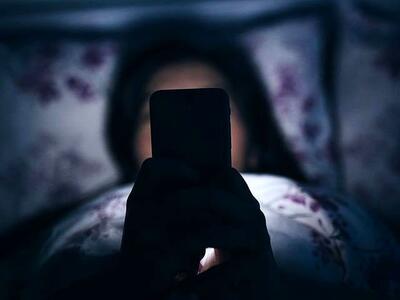 چگونه عادت استفاده از تلفن همراه قبل از خواب را کنار بگذاریم؟