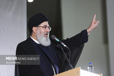 آیت الله رئیسی در میدان سیاست با تمام وجود از  فلسطین دفاع کرد