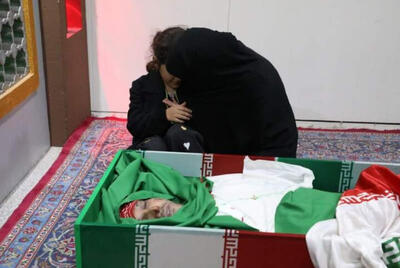 وداع جان‌سوز دختر شهید امنیت مسعود کرمی در معراج شهدا + فیلم