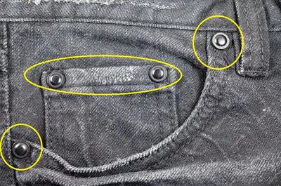 کاربرد 6 دکمه فلزی کوچک شلوار جین چیست؟