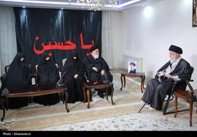 تصاویری از حضور رهبر انقلاب در منزل شهید رئیسی