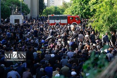 تشییع شهدای خدمت توسط مردم عزادار پایتخت/ حضور گسترده مردم تهران برای وداع با رئیس جمهور شهید و همراهان