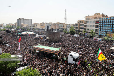 بهت رسانه‌های غربی از سیل حضور مردم ایران در تشییع شهید آیت‌الله ابراهیم رئیسی/  مردم ایران اتحاد خود را به نمایش گذاشتند